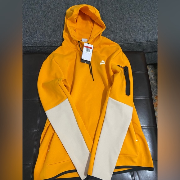 Nike tech fleece sweater size large -orange